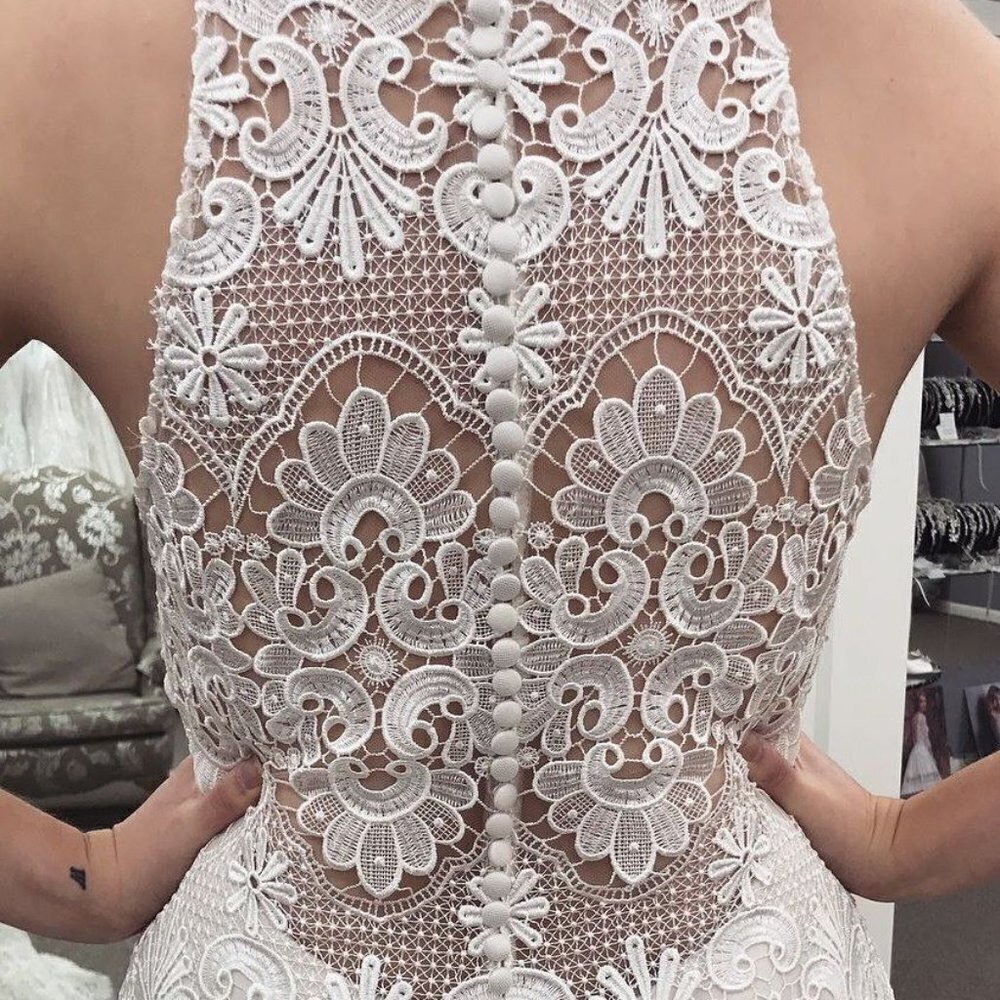 Maggie Sottero Ivory Lace Halter Trumpet Gown - Picture 6 of 13